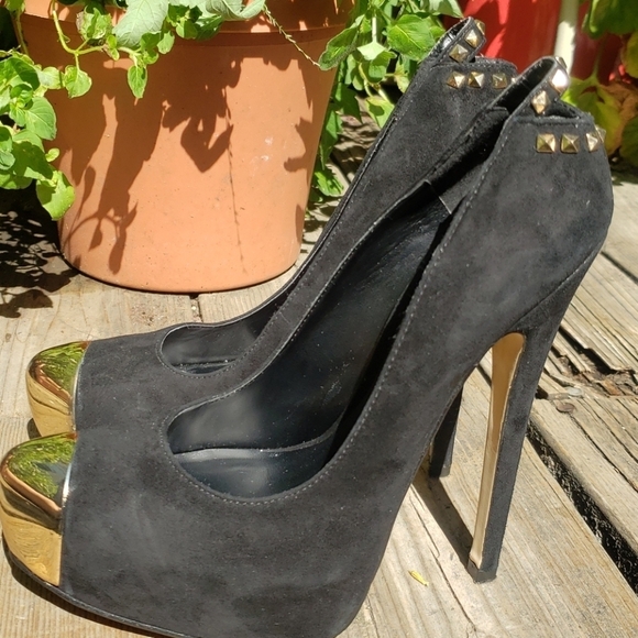 Madonna Truth or Dare Black Suede Pumps 6 - Picture 5 of 9